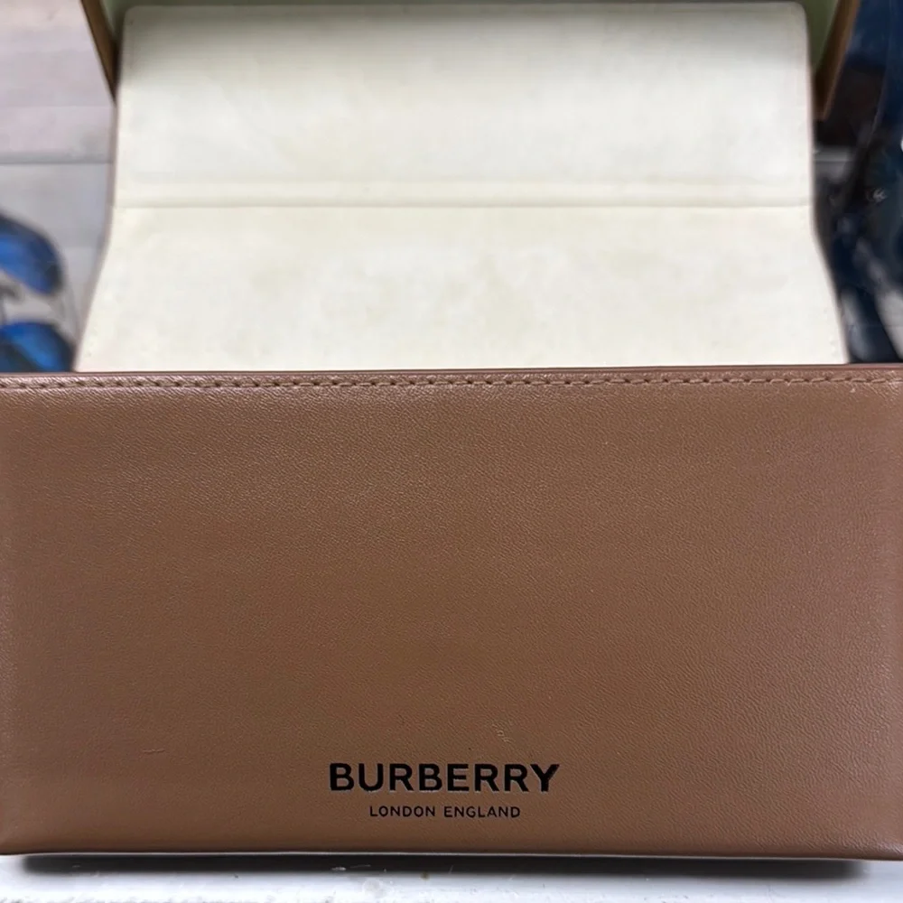 Burberry Arden 0BE4391-300018G Women’s Sunglasses with Case - Picture 8 of 10